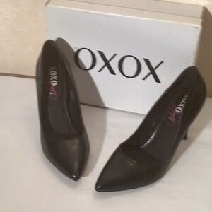 XOXO Black Pointed-Toe Heels Sleek Professional Design